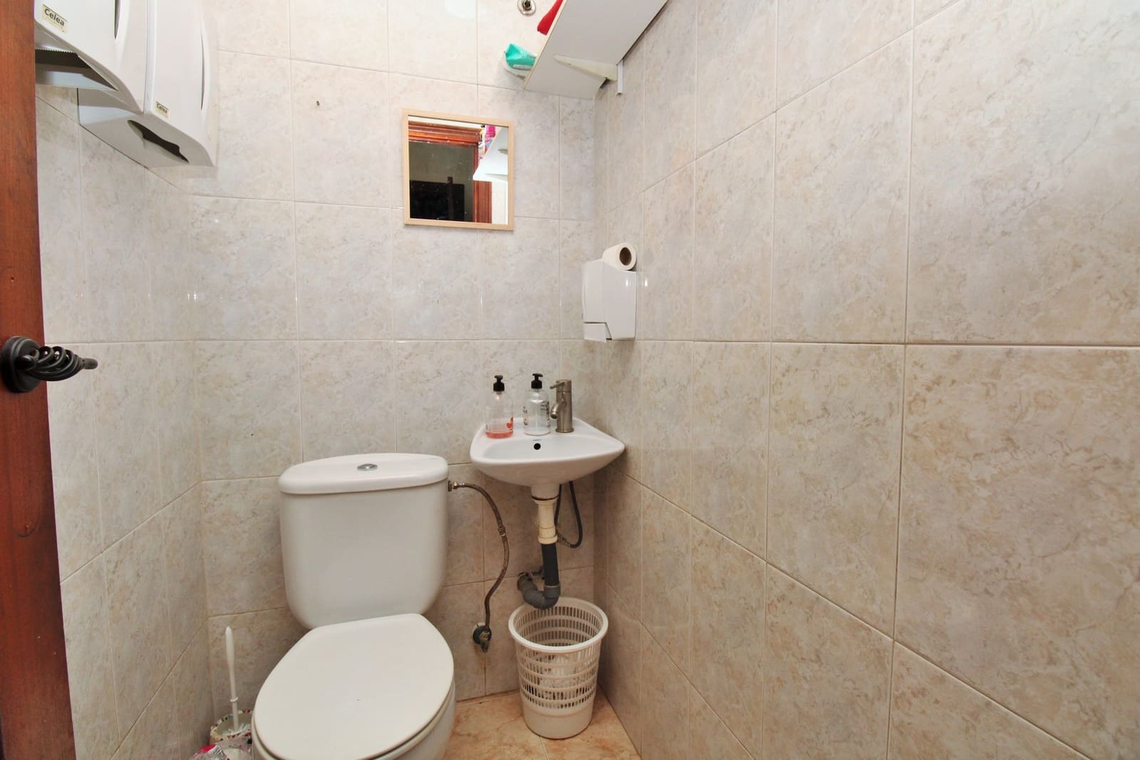 Commercial for sale in Villamartin with pool - € 299,000 (Ref: 9470240)