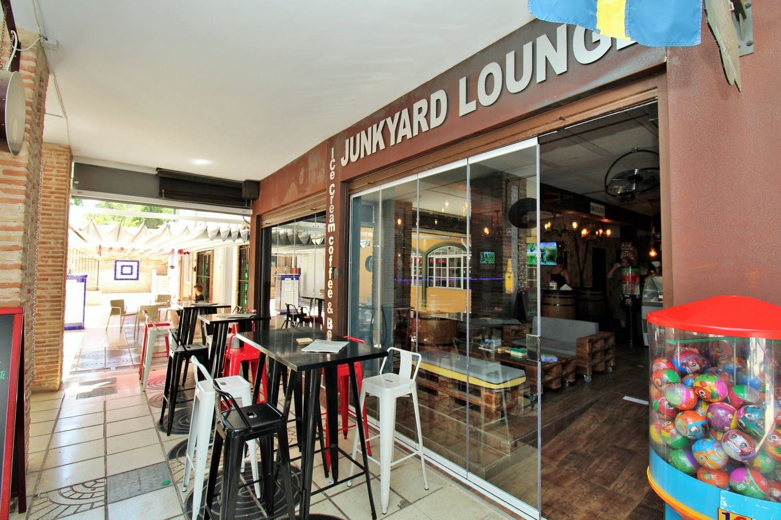 Commercial for sale in Villamartin with pool - € 299,000 (Ref: 9470240)