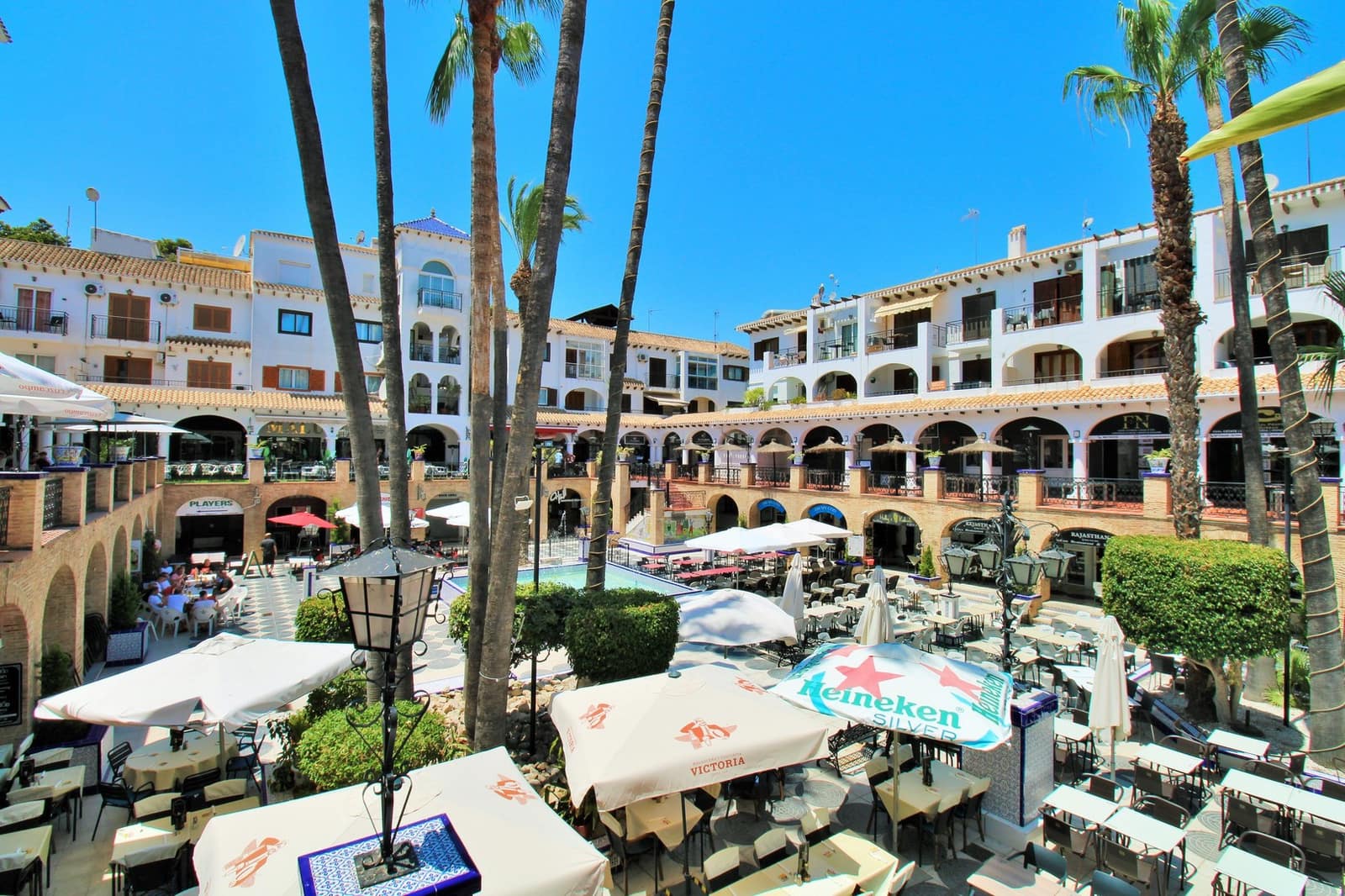 Commercial for sale in Villamartin with pool - € 299,000 (Ref: 9470240)