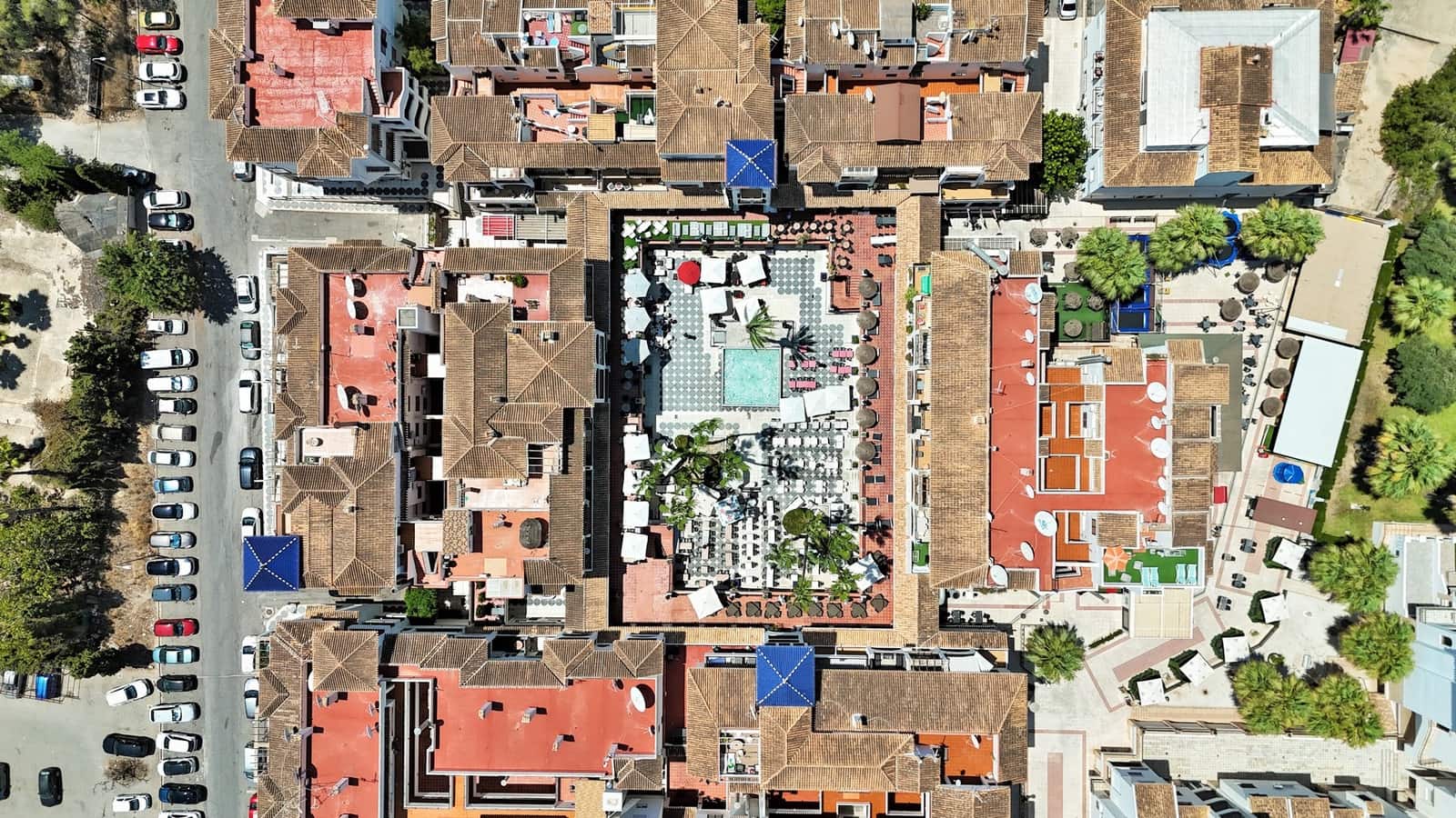 Commercial for sale in Villamartin with pool - € 299,000 (Ref: 9470240)