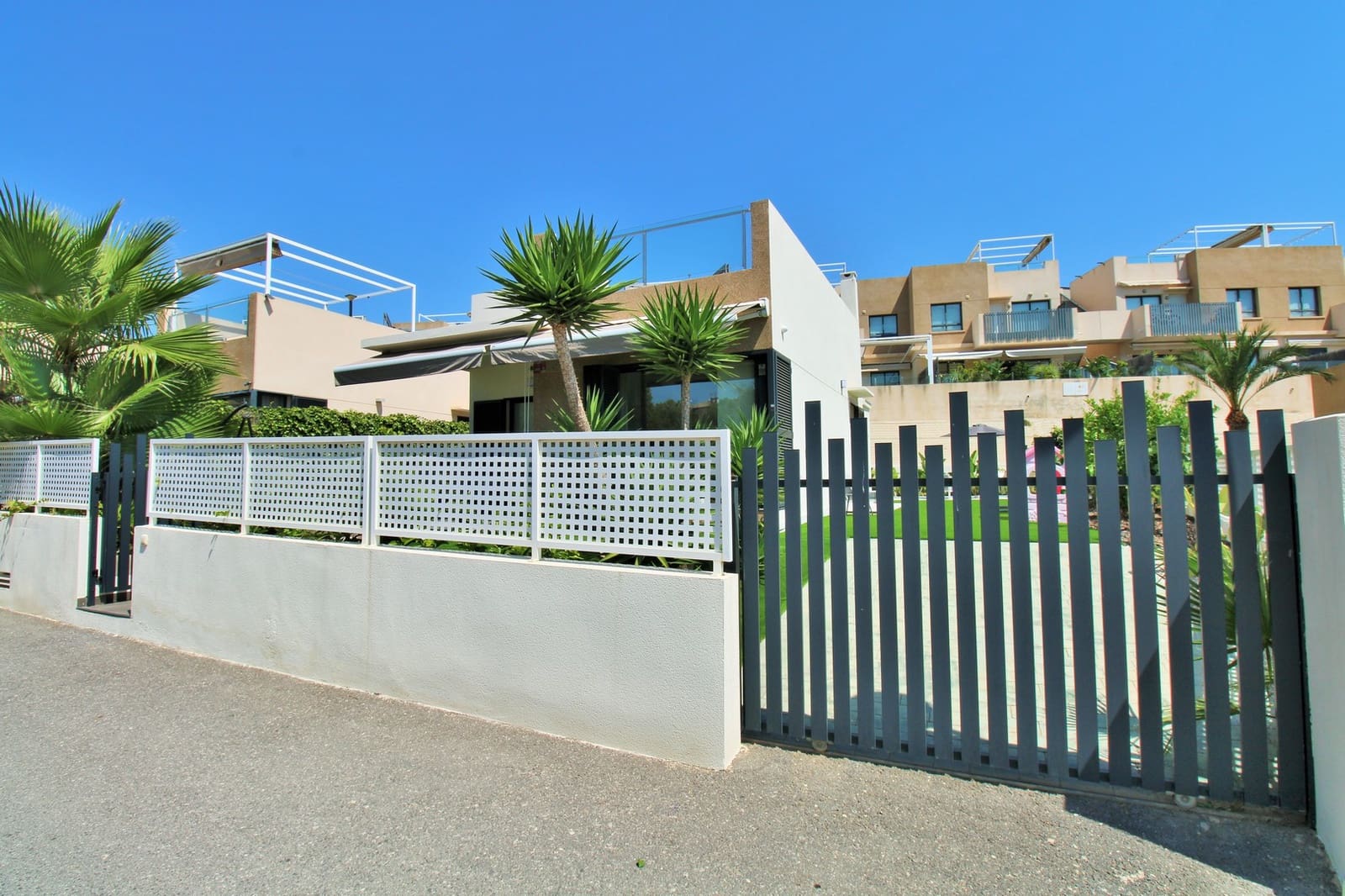 3 bedroom Villa for sale in La Zenia with pool - € 499,000 (Ref: 9470241)
