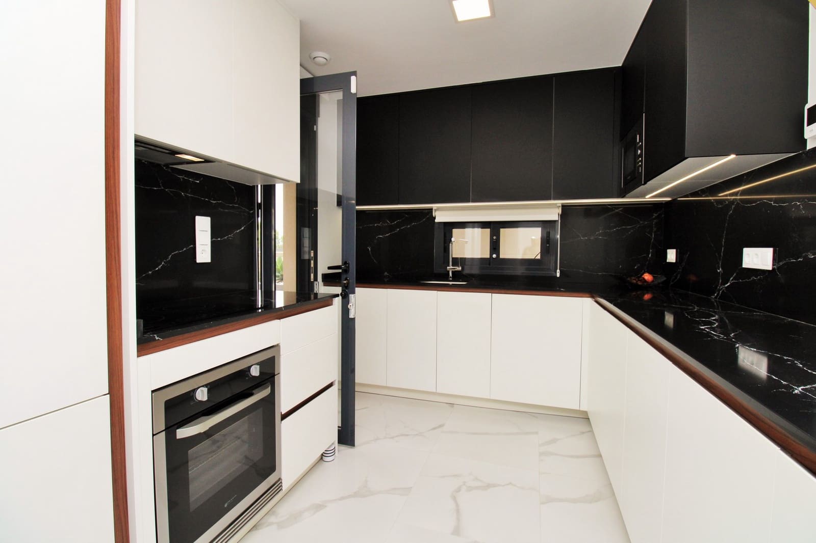 2 bedroom Apartment for sale in San Miguel de Salinas with pool - € 349,950 (Ref: 9470244)