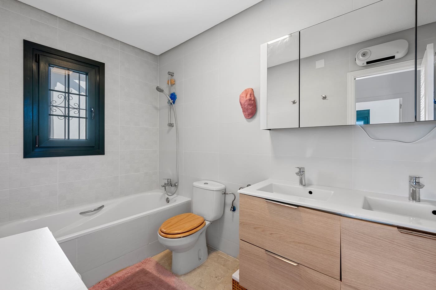 3 makuuhuone Huvila myytävänä paikassa Villamartin mukana uima-altaan - 475 000 € (Ref: 9470245)