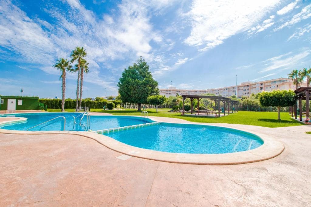 3 quarto Apartamento para venda em Torrevieja com piscina - 159 500 € (Ref: 9470247)