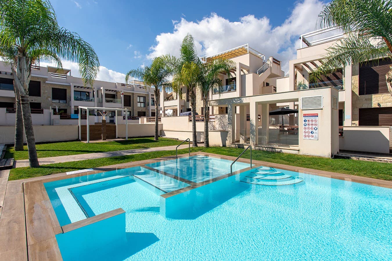 Apartamento de 2 habitaciones en Los Balcones en venta con piscina - 275.000 € (Ref: 9470250)