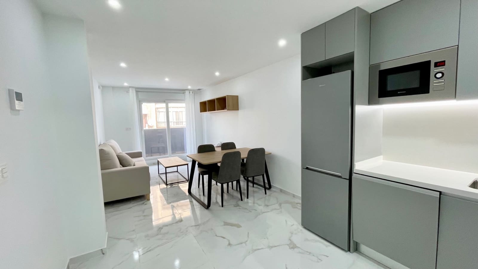 Apartamento de 2 habitaciones en Torrevieja en venta - 239.000 € (Ref: 9470256)