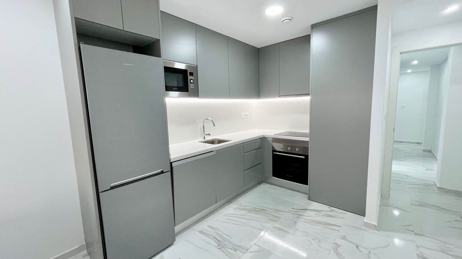 Apartamento de 2 habitaciones en Torrevieja en venta - 239.000 € (Ref: 9470256)