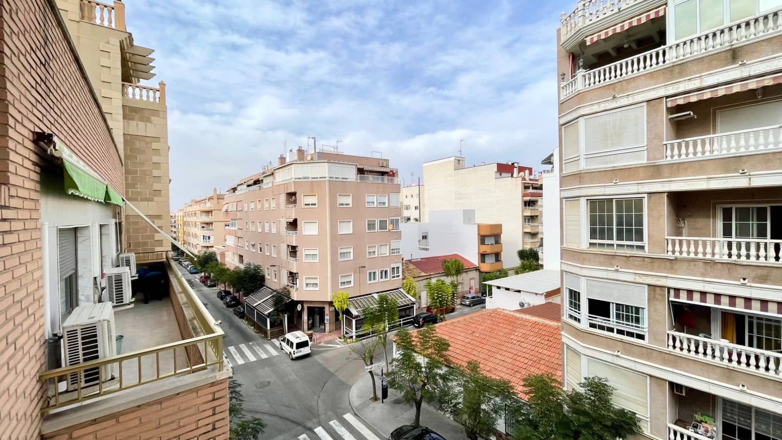 Apartamento de 2 habitaciones en Torrevieja en venta - 239.000 € (Ref: 9470256)