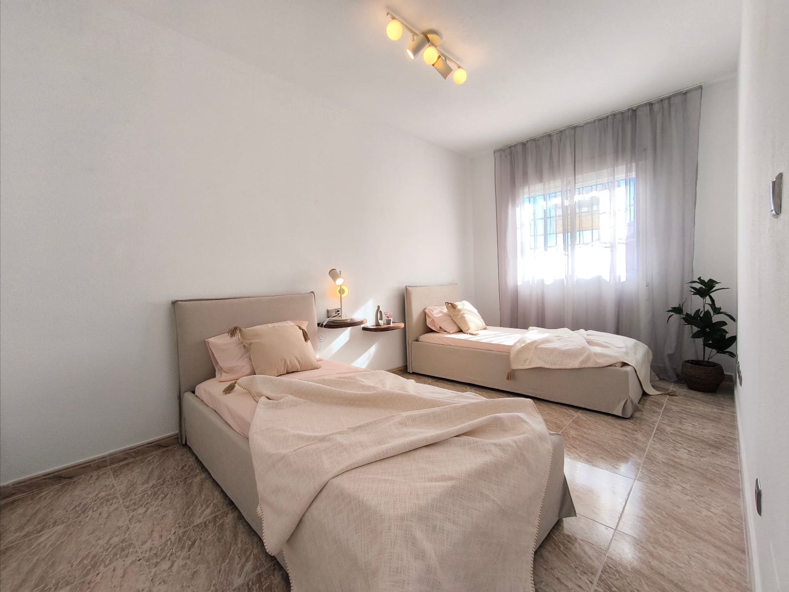 3 chambre Villa/Maison à vendre à Villamartin avec piscine - 399 900 € (Ref: 9472788)