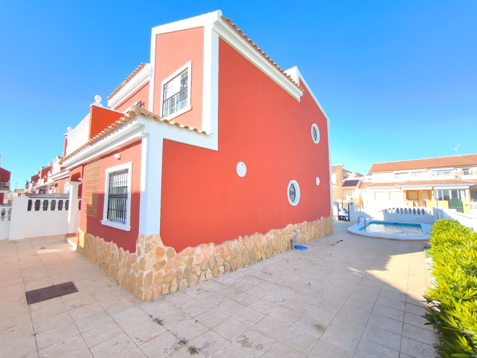 3 chambre Villa/Maison à vendre à Villamartin avec piscine - 399 900 € (Ref: 9472788)