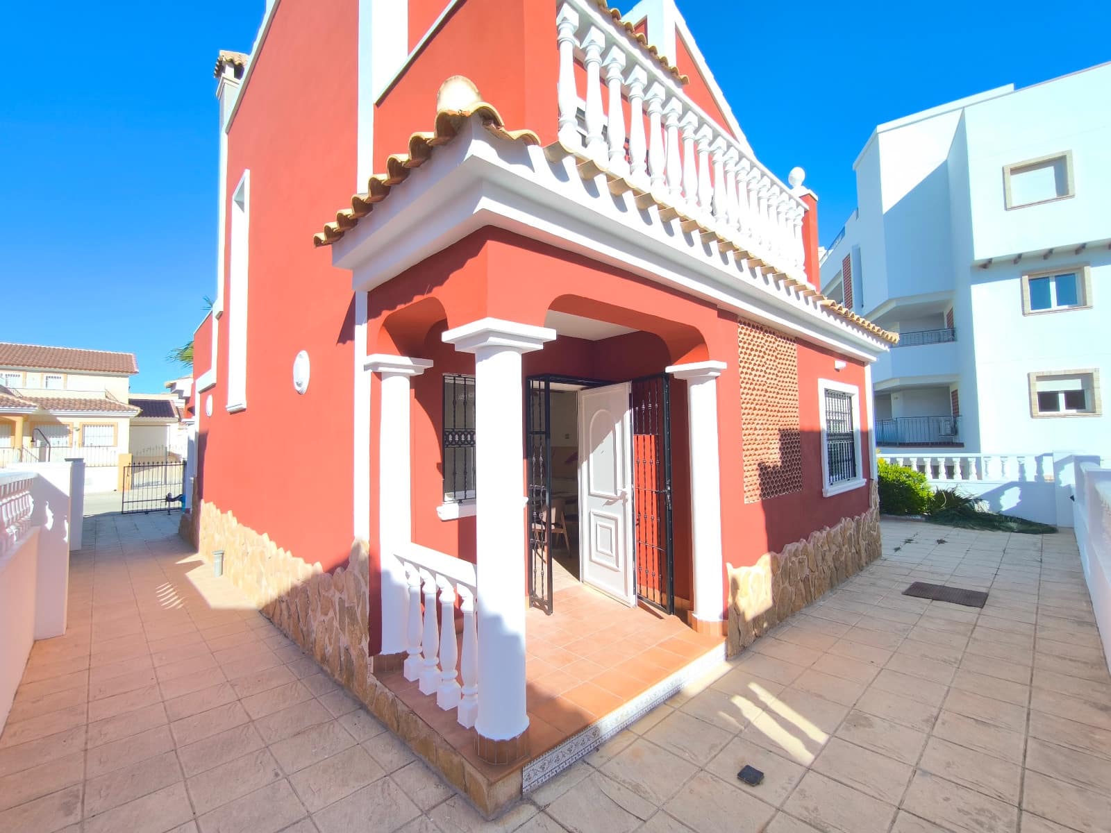 3 chambre Villa/Maison à vendre à Villamartin avec piscine - 399 900 € (Ref: 9472788)