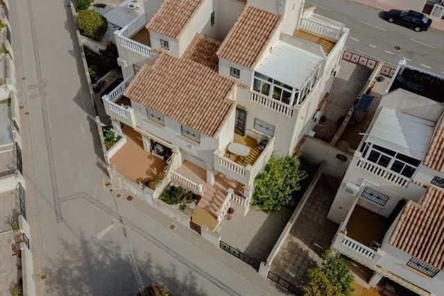 2 slaapkamer Villa te koop in Villamartin, Orihuela met zwembad - € 149.000 (Ref: 9474037)