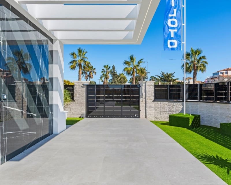 3 bedroom Villa for sale in Algorfa with pool - € 670,000 (Ref: 9478531)