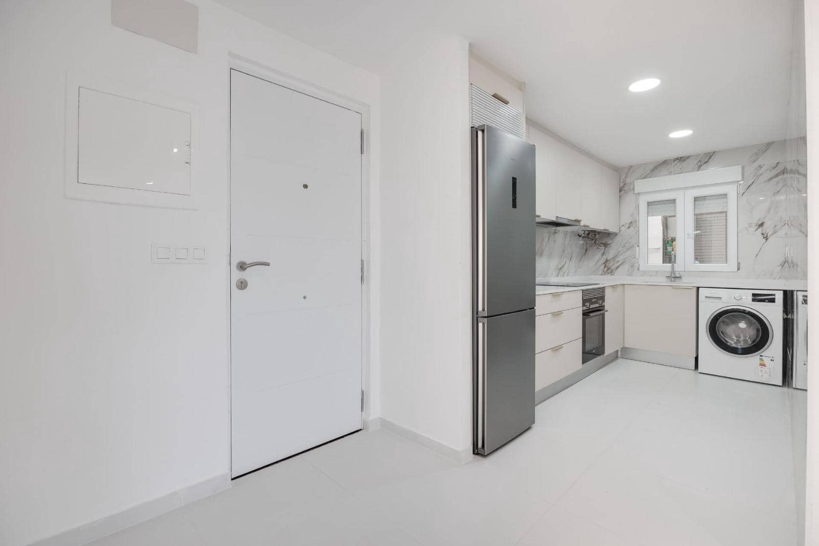 3 makuuhuone Huoneisto myytävänä paikassa Torrevieja mukana uima-altaan - 269 000 € (Ref: 9481029)