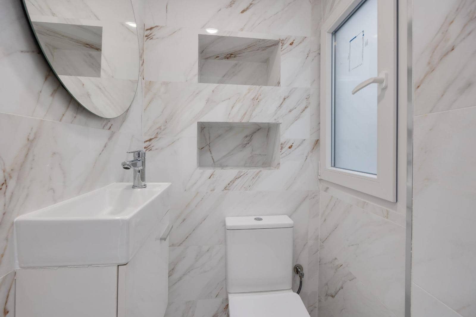 3 makuuhuone Huoneisto myytävänä paikassa Torrevieja mukana uima-altaan - 269 000 € (Ref: 9481029)