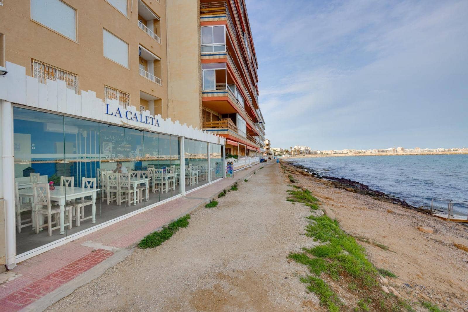 3 makuuhuone Huoneisto myytävänä paikassa Torrevieja mukana uima-altaan - 269 000 € (Ref: 9481029)