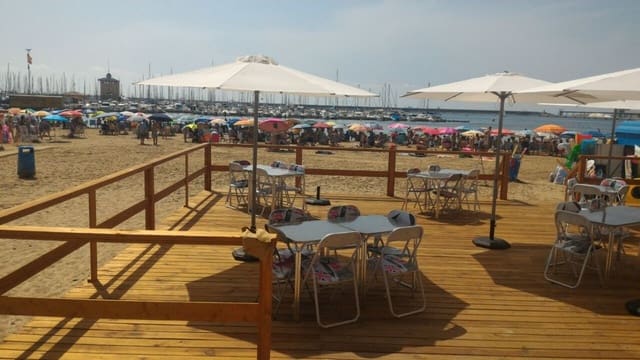 Commerciale in vendita in Playa del Acequión, Torrevieja con piscina - 600.000 € (Rif: 9481080)