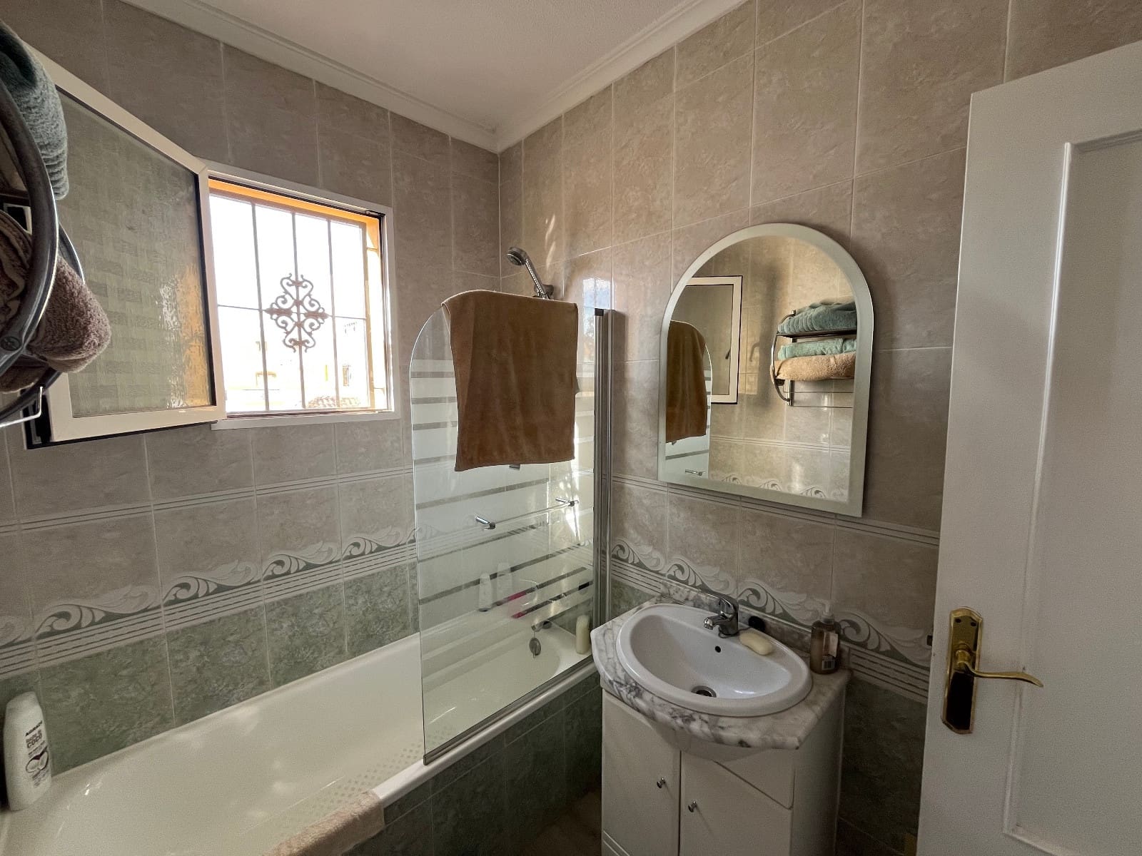 3 bedroom Villa for sale in Los Montesinos with pool - € 180,000 (Ref: 9486699)