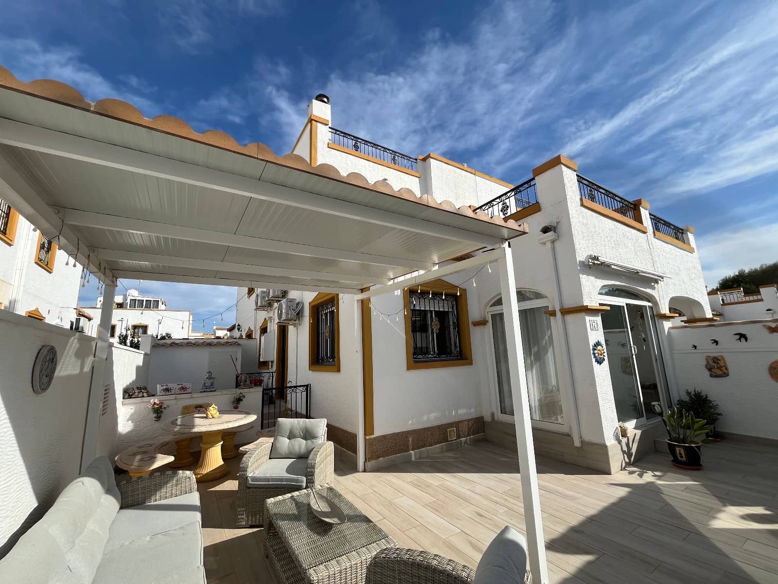 3 bedroom Villa for sale in Los Montesinos with pool - € 180,000 (Ref: 9486699)