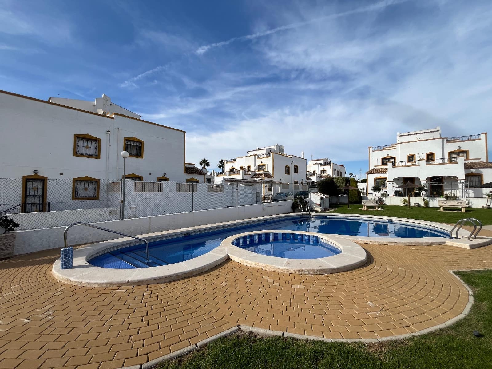 3 bedroom Villa for sale in Los Montesinos with pool - € 180,000 (Ref: 9486699)