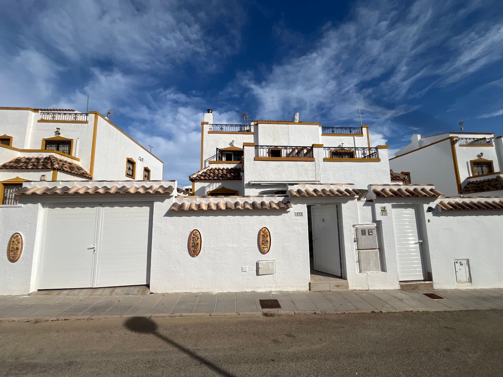 3 bedroom Villa for sale in Los Montesinos with pool - € 180,000 (Ref: 9486699)