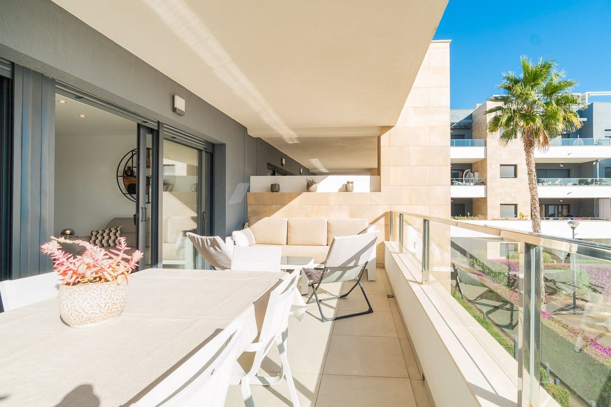 2 bedroom Apartment for sale in Playa Flamenca with pool - € 399,000 (Ref: 9494333)