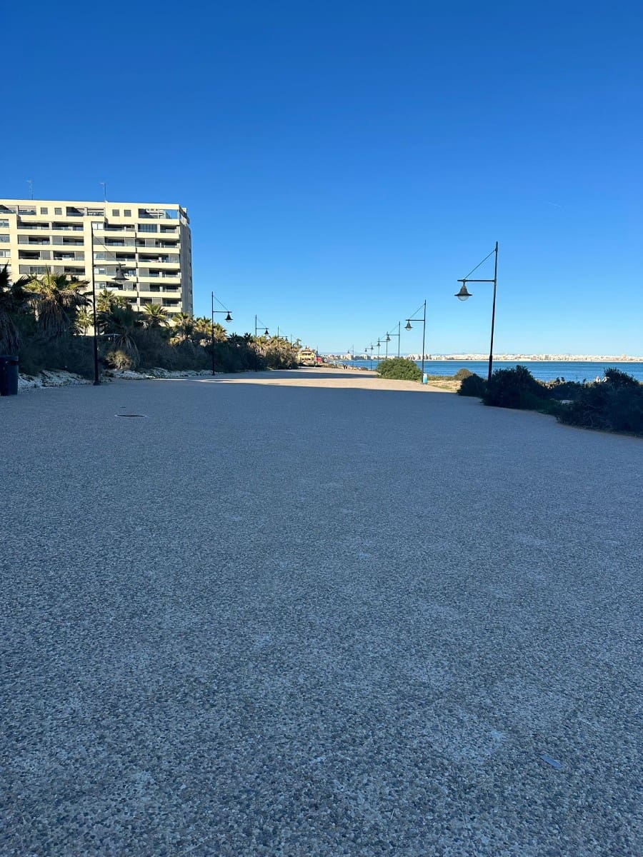 Apartamento de 2 habitaciones en Punta Prima en venta con piscina - 289.995 € (Ref: 9494337)