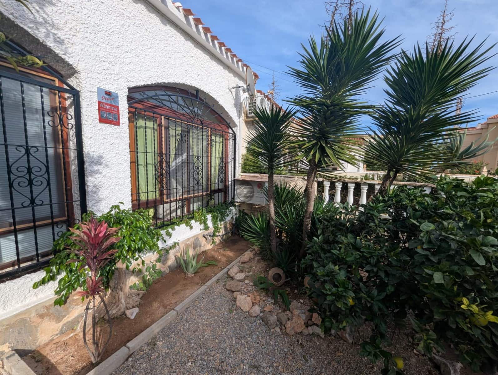 2 slaapkamer Huis te koop in Punta Prima met zwembad - € 340.000 (Ref: 9496960)