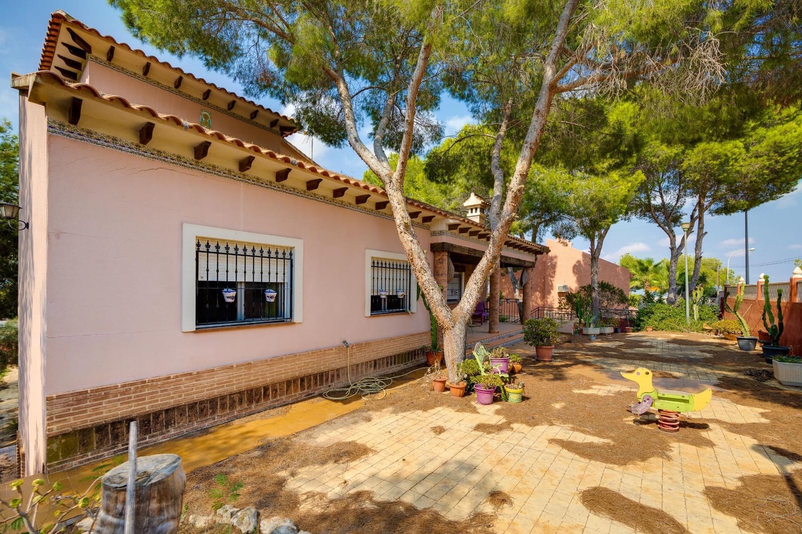 5 bedroom Villa for sale in San Miguel de Salinas with pool - € 449,950 (Ref: 9496971)