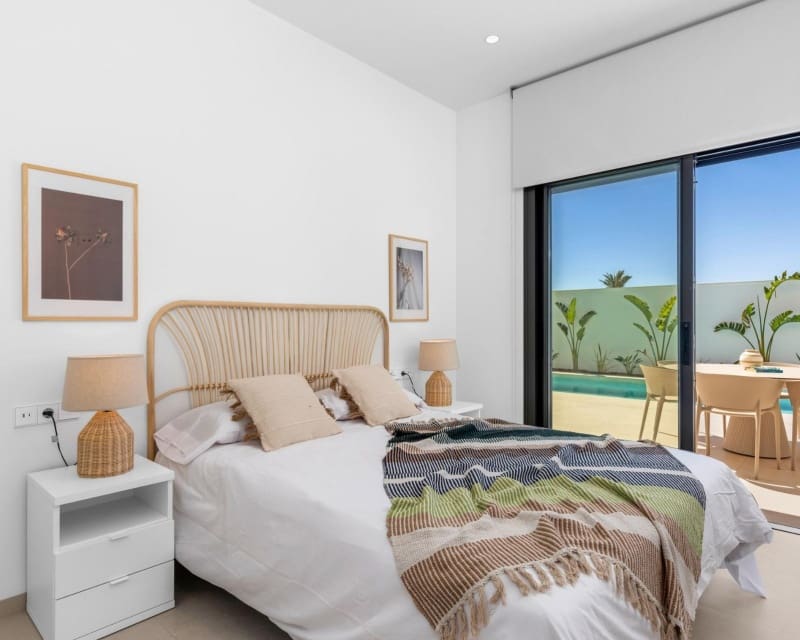 3 slaapkamer Villa te koop in Los Alcazares met zwembad - € 689.900 (Ref: 9496975)