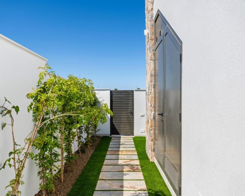 3 slaapkamer Villa te koop in Los Alcazares met zwembad - € 689.900 (Ref: 9496975)