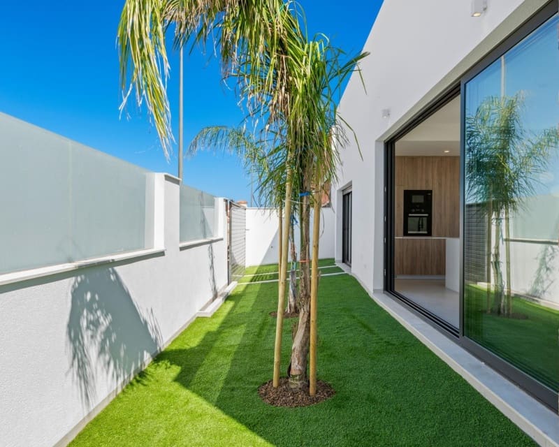 3 slaapkamer Villa te koop in Los Alcazares met zwembad - € 689.900 (Ref: 9496975)