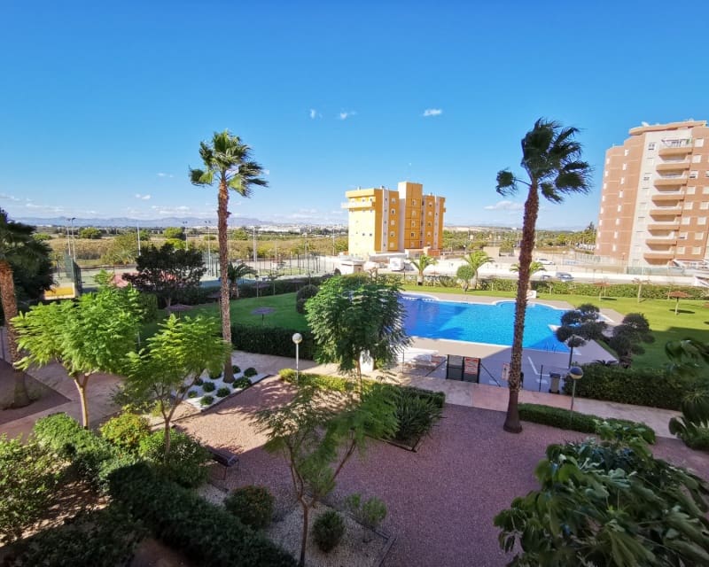 3 quarto Apartamento para venda em Guardamar del Segura com piscina - 239 000 € (Ref: 9498899)