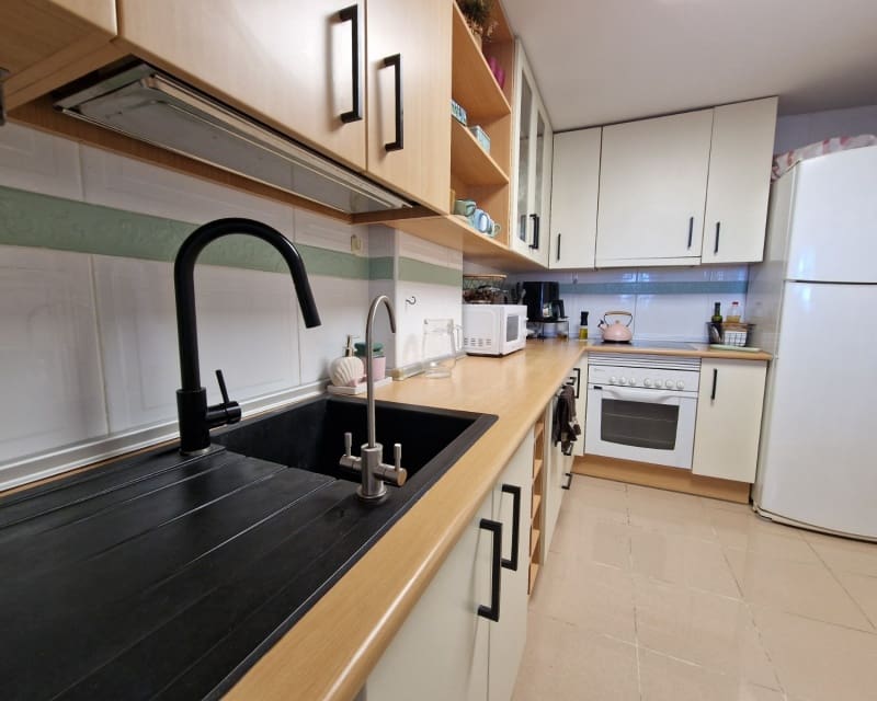 3 quarto Apartamento para venda em Guardamar del Segura com piscina - 239 000 € (Ref: 9498899)