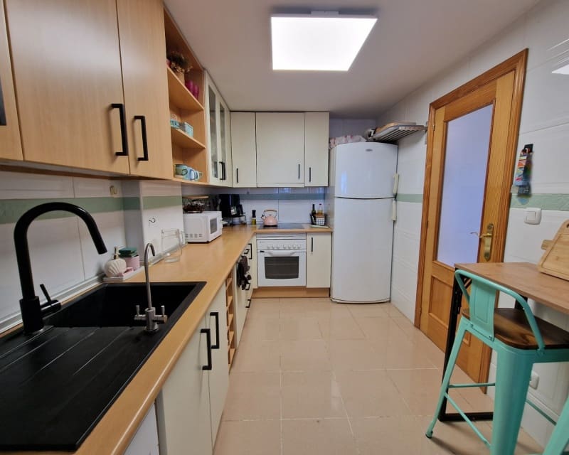 3 quarto Apartamento para venda em Guardamar del Segura com piscina - 239 000 € (Ref: 9498899)
