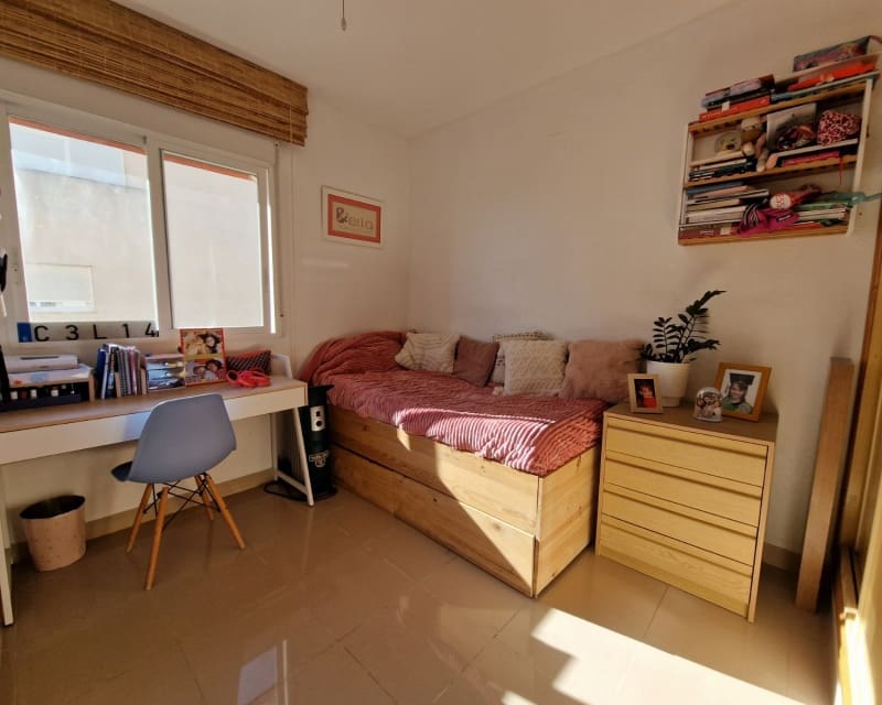 3 quarto Apartamento para venda em Guardamar del Segura com piscina - 239 000 € (Ref: 9498899)