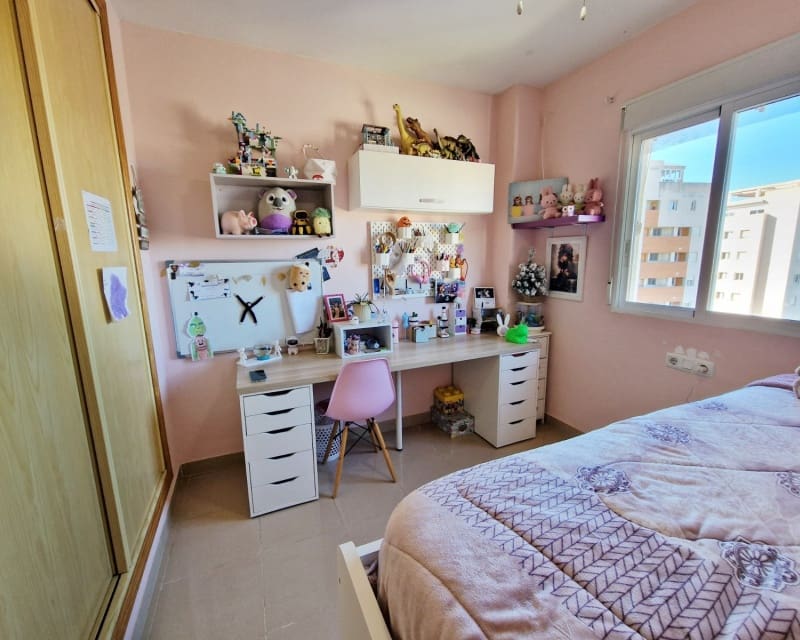 3 quarto Apartamento para venda em Guardamar del Segura com piscina - 239 000 € (Ref: 9498899)