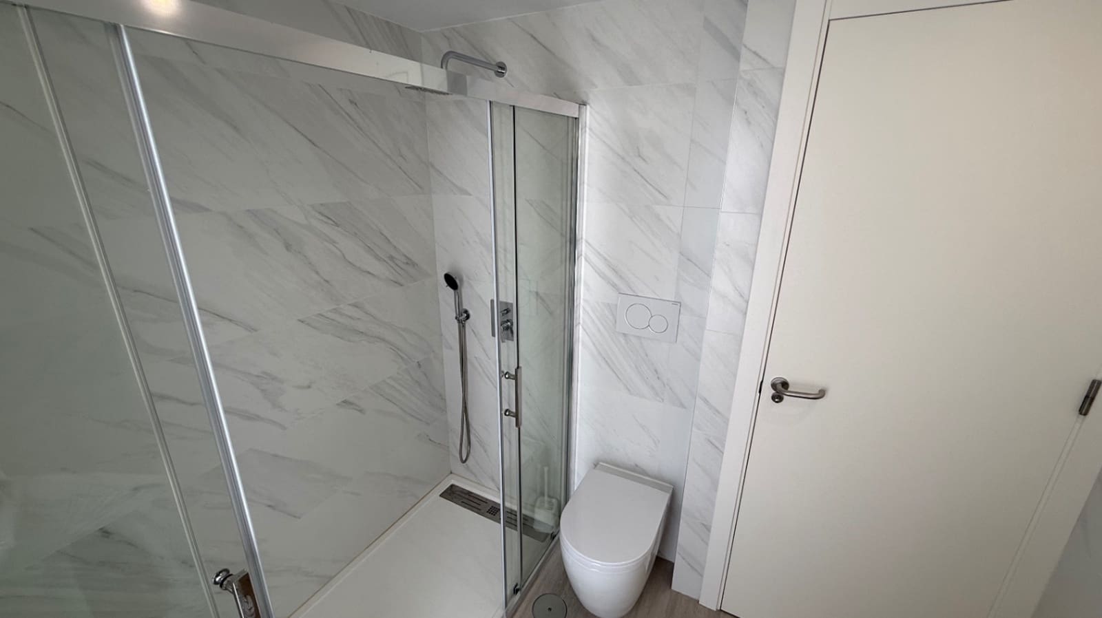 Chalet de 5 habitaciones en Villamartin en venta con piscina - 299.900 € (Ref: 9503984)