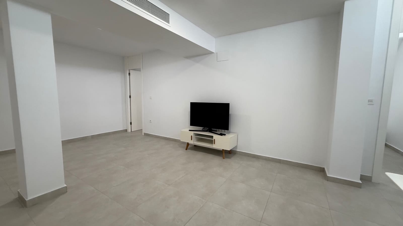 Chalet de 5 habitaciones en Villamartin en venta con piscina - 299.900 € (Ref: 9503984)