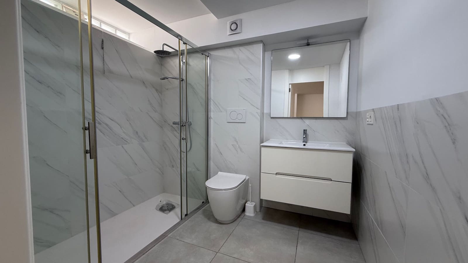 Chalet de 5 habitaciones en Villamartin en venta con piscina - 299.900 € (Ref: 9503984)