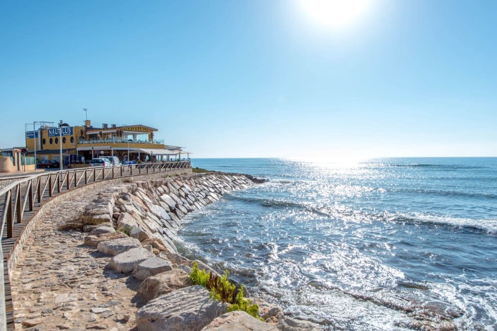 2 bedroom Villa for sale in Los Altos with pool - € 290,000 (Ref: 9508790)