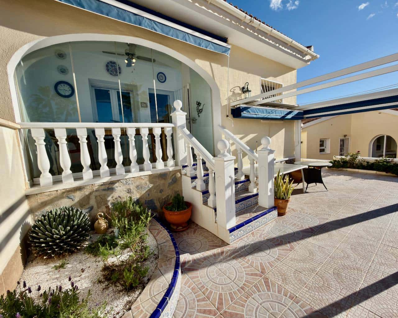 3 bedroom Villa for sale in Ciudad Quesada with pool - € 225,000 (Ref: 9513296)