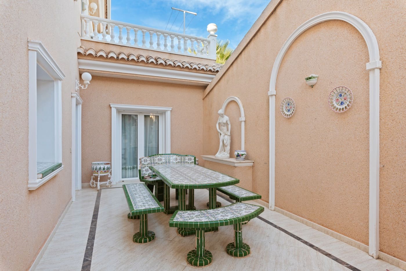 5 bedroom Villa for sale in Dona Pepa with pool - € 800,000 (Ref: 9513300)