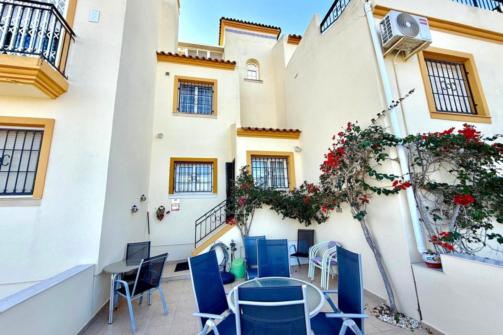 2 bedroom Townhouse for sale in Villamartin with pool - € 255,000 (Ref: 9524103)