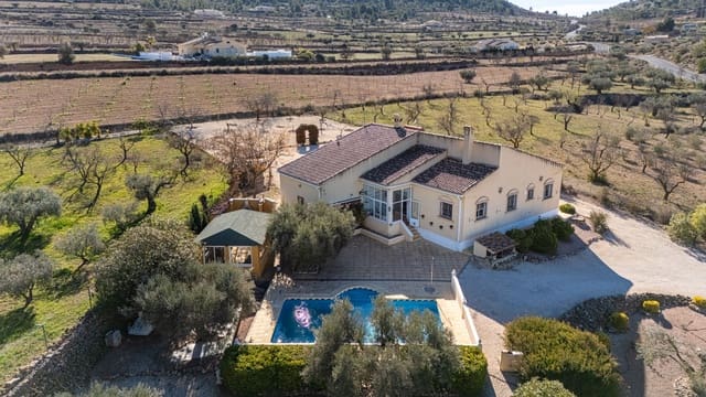 3 soveværelse Finca/Landehus til salg i La Zarza, Jumilla med swimmingpool - € 395.000 (Ref: 9527424)