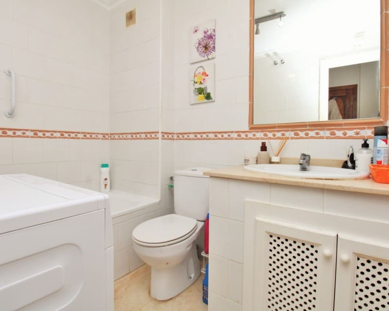 Apartamento de 2 habitaciones en Playa Flamenca en venta con piscina - 189.950 € (Ref: 9552004)