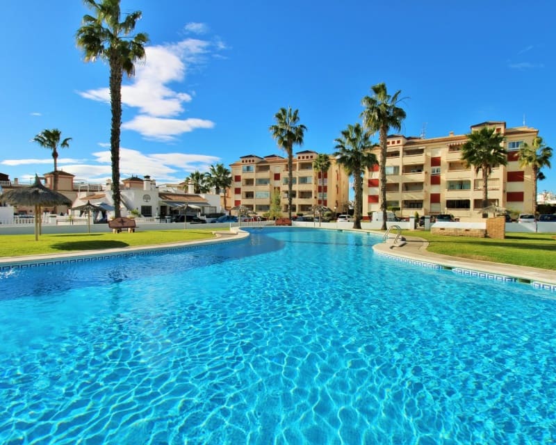 Apartamento de 2 habitaciones en Playa Flamenca en venta con piscina - 189.950 € (Ref: 9552004)