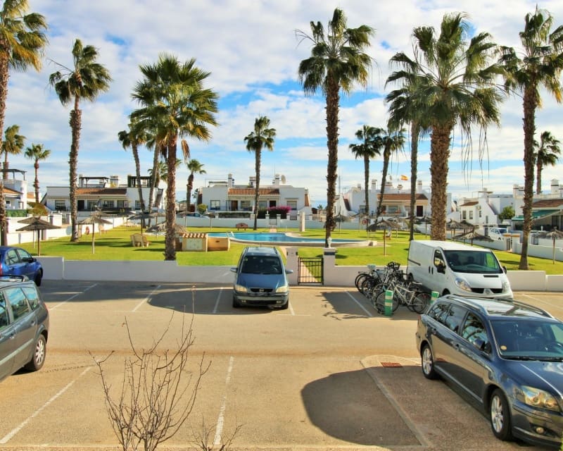 Apartamento de 2 habitaciones en Playa Flamenca en venta con piscina - 189.950 € (Ref: 9552004)