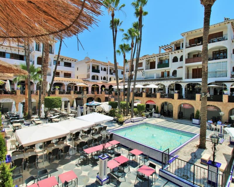 Apartamento de 2 habitaciones en Playa Flamenca en venta con piscina - 189.950 € (Ref: 9552004)