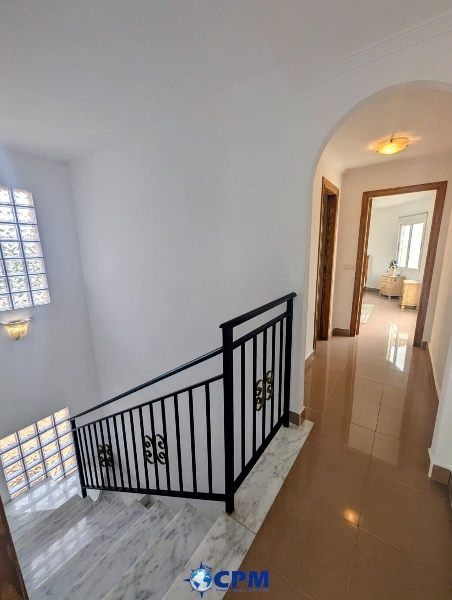 6 slaapkamer Villa te koop in Villamartin met zwembad - € 425.000 (Ref: 9552020)